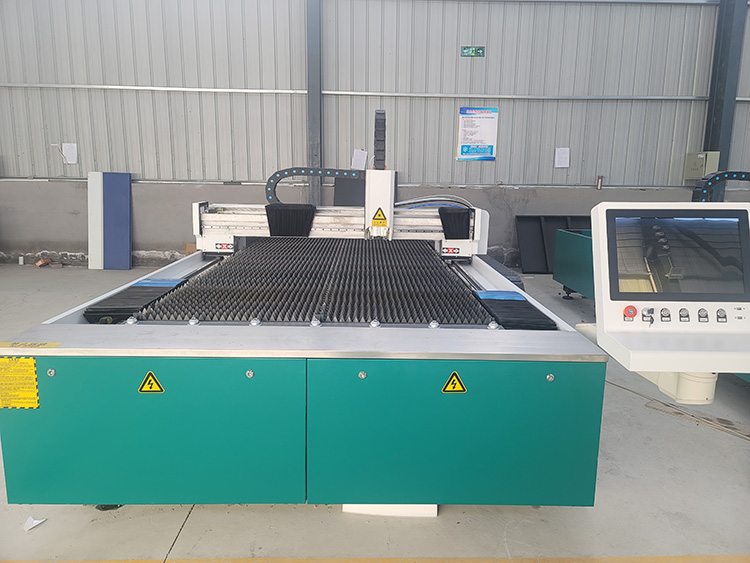 Fiber Laser Cutting Machine DA-1530L